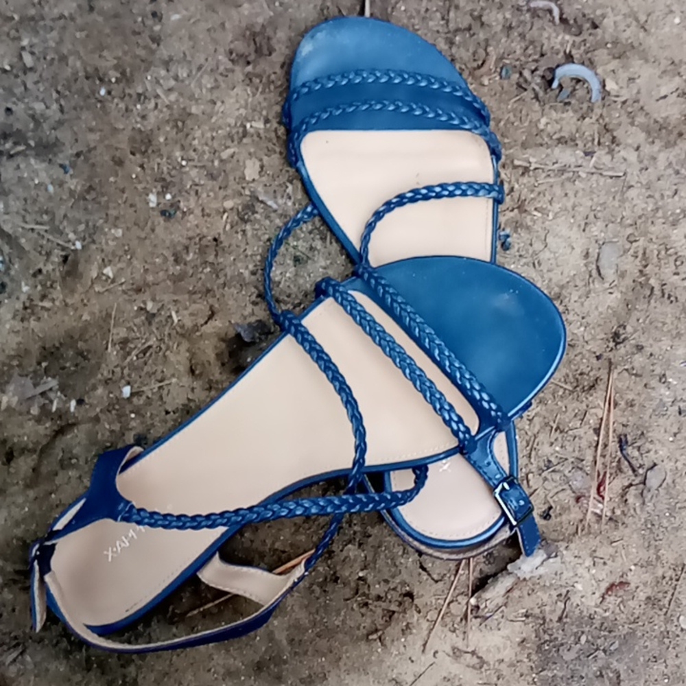 Size 10 summer shoes, blue